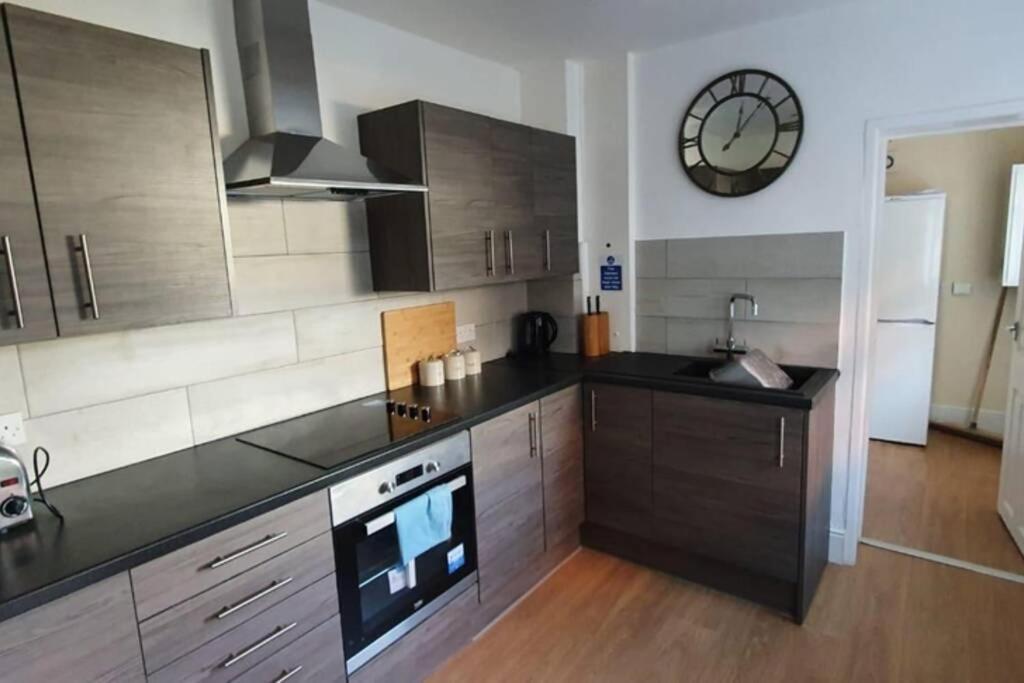 Cannock House ~ 4 Bedrooms All With Ensuite. 鹿格勒 外观 照片