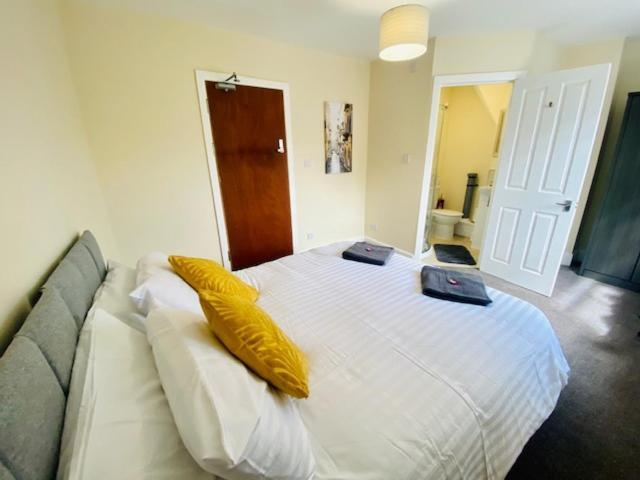 Cannock House ~ 4 Bedrooms All With Ensuite. 鹿格勒 外观 照片