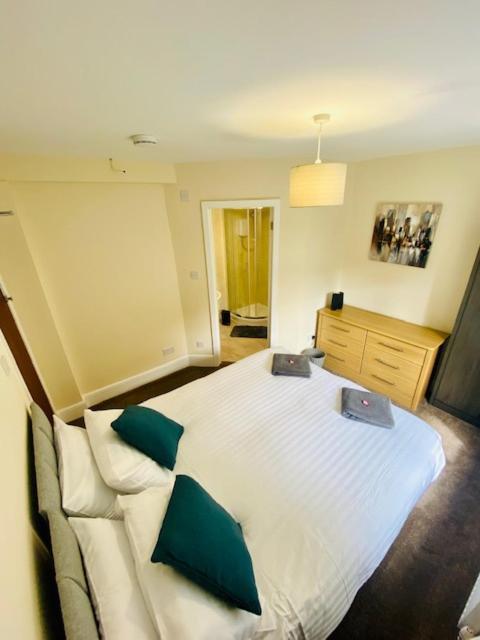 Cannock House ~ 4 Bedrooms All With Ensuite. 鹿格勒 外观 照片