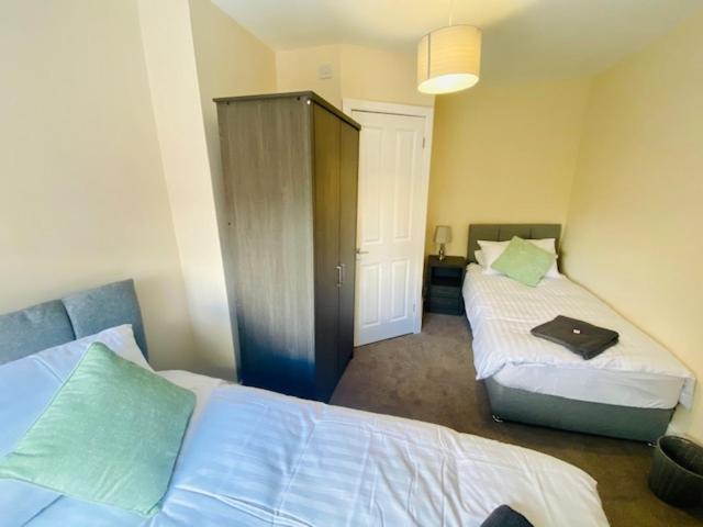 Cannock House ~ 4 Bedrooms All With Ensuite. 鹿格勒 外观 照片