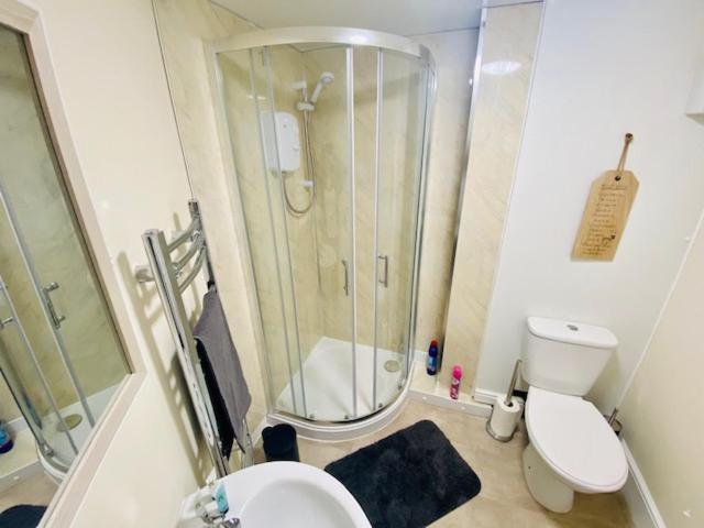 Cannock House ~ 4 Bedrooms All With Ensuite. 鹿格勒 外观 照片