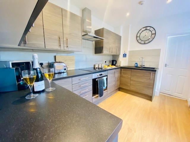 Cannock House ~ 4 Bedrooms All With Ensuite. 鹿格勒 外观 照片